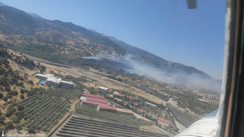 İzmir Büyükşehir Belediyesi itfaiye ekipleri, bugün sabah saatlerinde Menemen’de, makilik