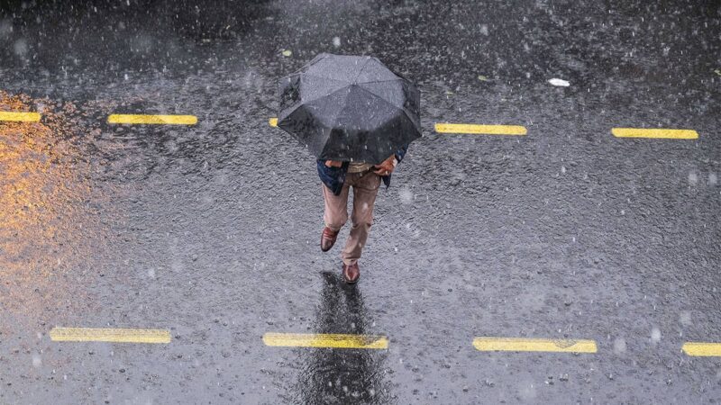 Meteoroloji, hava sıcaklıklarının yarın yurdun kuzey ve iç kesimlerinde azalarak