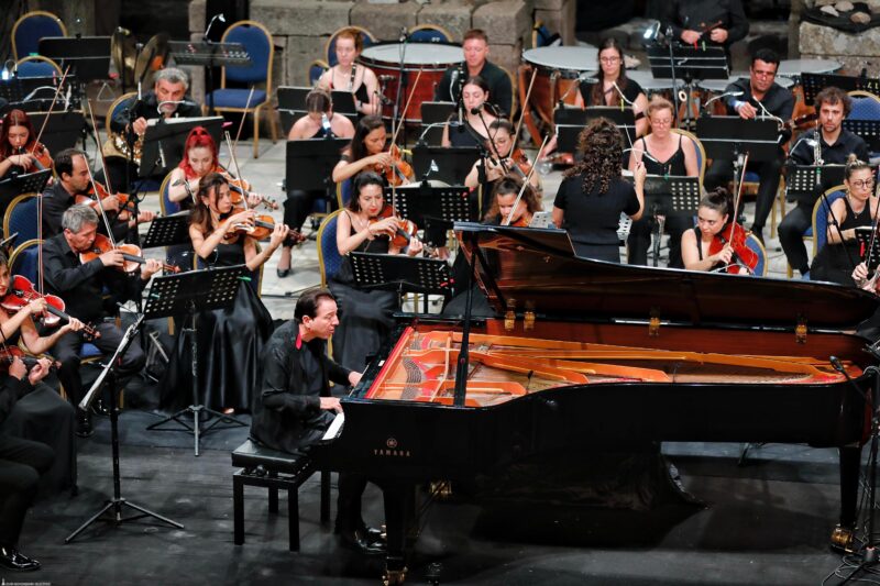 
37. Uluslararası İzmir Festivali, dünyaca ünlü piyanist Fazıl Say ve