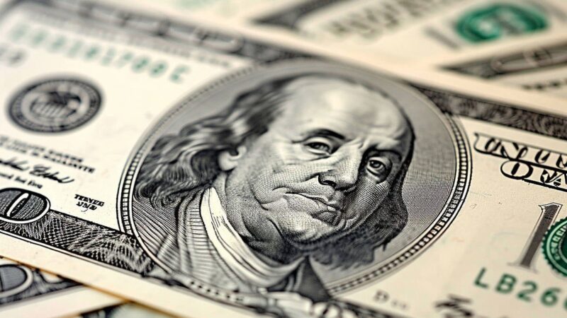 ABD doları karşısında değer kaybını sürdüren dolar/TL, yeni güne 33,0980