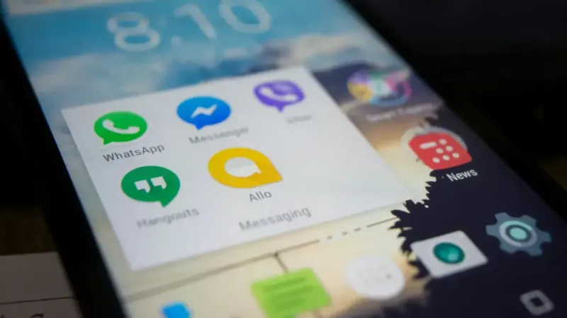 WhatsApp, Instagram’ın ünlü çift dokunmalı mesaj tepki özelliğini uygulamaya alıyor.