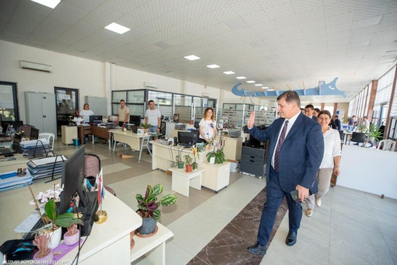 Foça'da düzenlenen koordinasyon toplantısında konuşan İzmir Büyükşehir Belediye Başkanı Dr.