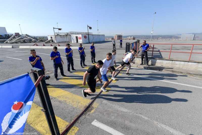 İzmir Büyükşehir Belediyesi, zabıta teşkilatını yeni memurlarla güçlendirmek için sınav