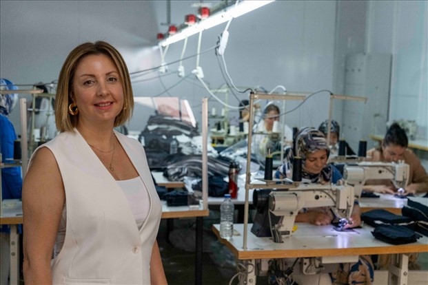 İzmir Büyükşehir Belediyesi Meslek Fabrikası, özellikle gençlere ve kadınlara yönelik