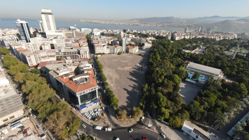 İzmir Büyükşehir Belediye Başkanı Dr. Cemil Tugay, kentin iki önemli