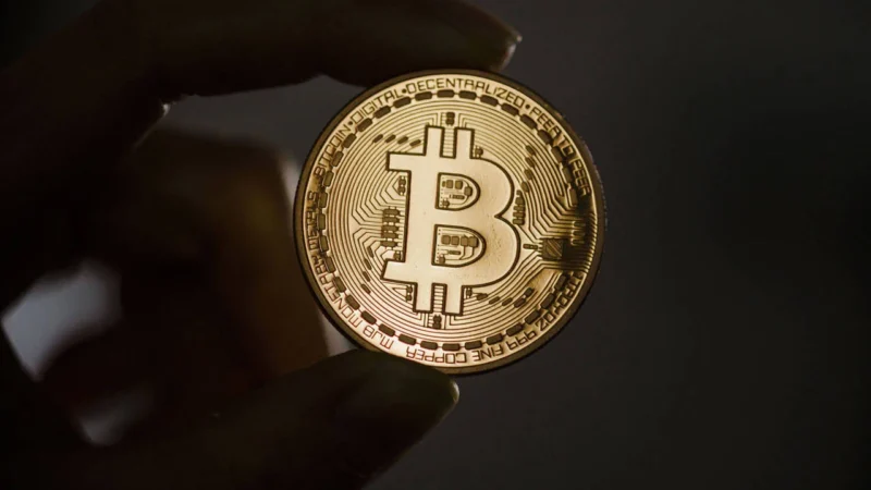 Küresel piyasalar ABD'den gelen olumsuz verilerin etkisiyle deprem yaşıyor. Bitcoin'in