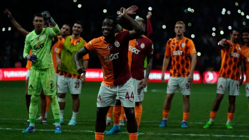 Galatasaray’ın Belçikalı oyuncusu Michy Batshuayi, 3 büyüklerde forma giyen ilk