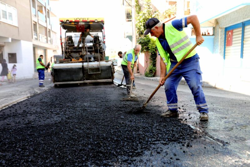 Bayraklı'da ilçe genelindeki yol yenileme, düzenleme, bakım, onarım çalışmaları kapsamında