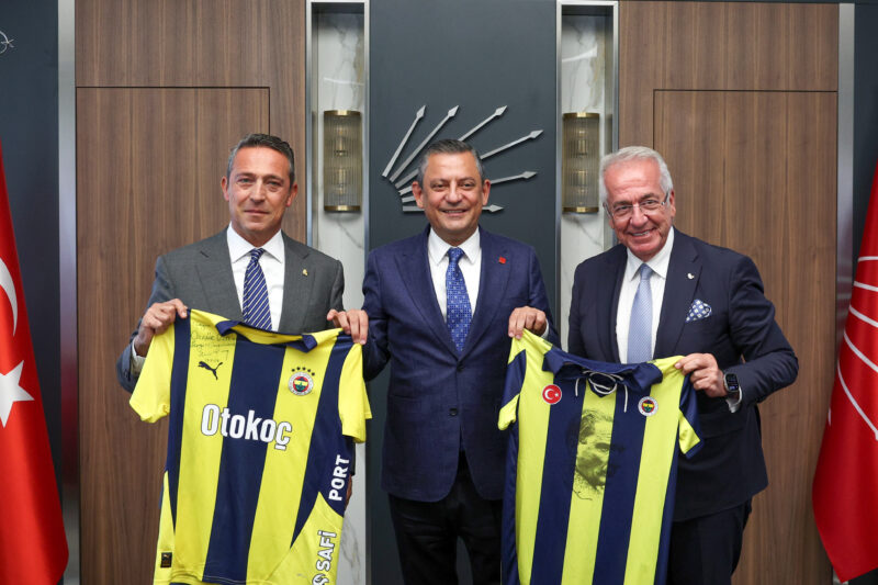 Cumhuriyet Halk Partisi Genel Başkanı &Ouml;zg&uuml;r &Ouml;zel, Fenerbah&ccedil;e Spor Kul&uuml;b&uuml;