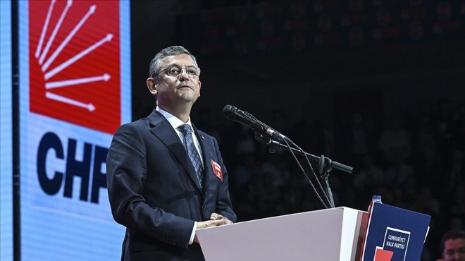 İzmir Büyükşehir Belediye Başkanı Cemil Tugay, CHP Genel Başkanı Özgür