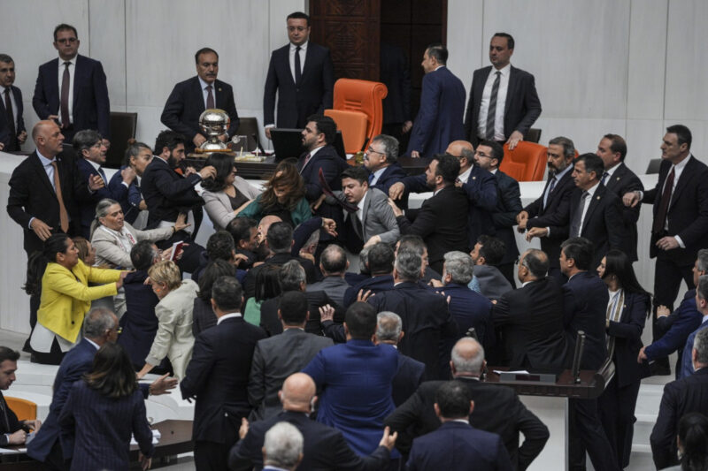 AYM'nin tutuklu Milletvekili Can Atalay hakkında verdiği kararı görüşmek toplanan