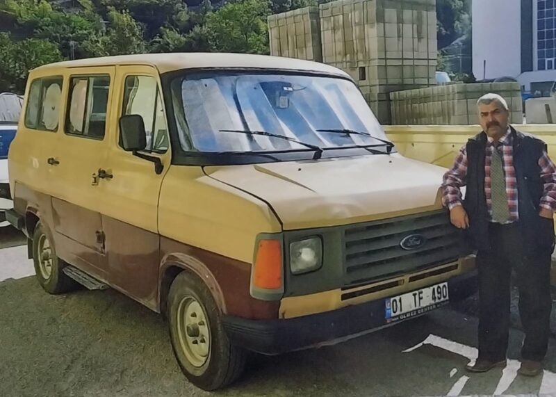 Türkiye’nin dört bir yanını tarihi minibüsüyle karış karış dolaşan ve