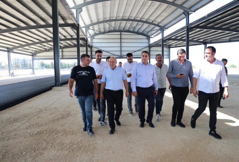Yüreğir Belediye Başkanı Ali Demirçalı, Yeşilbağlar Mahallesi’nde yapımı tamamlanmak üzere