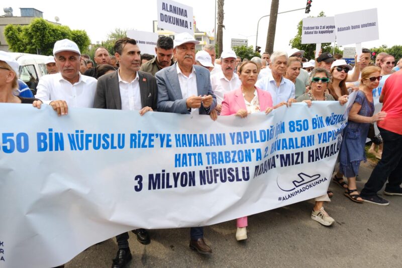 Havalimanının kapatılmaması için basın açıklaması ve yürüyüş yapıldı