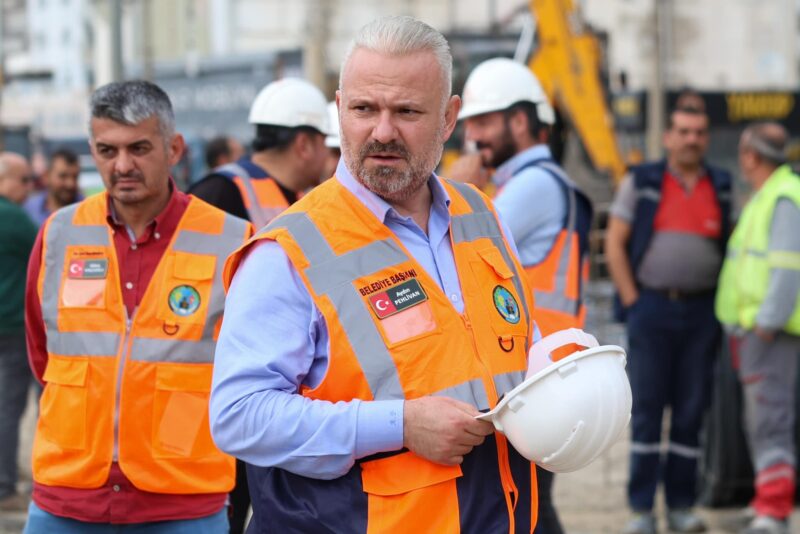 DOĞA DOSTU KÜTÜPHANELER
Menemen Belediye Başkanı Aydın Pehlivan, Ege’nin en büyük