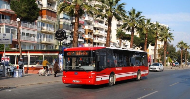 İzmir ESHOT'un 449 numaralı otobüsü İzyuva-Evka 3 Metro arasında sefer