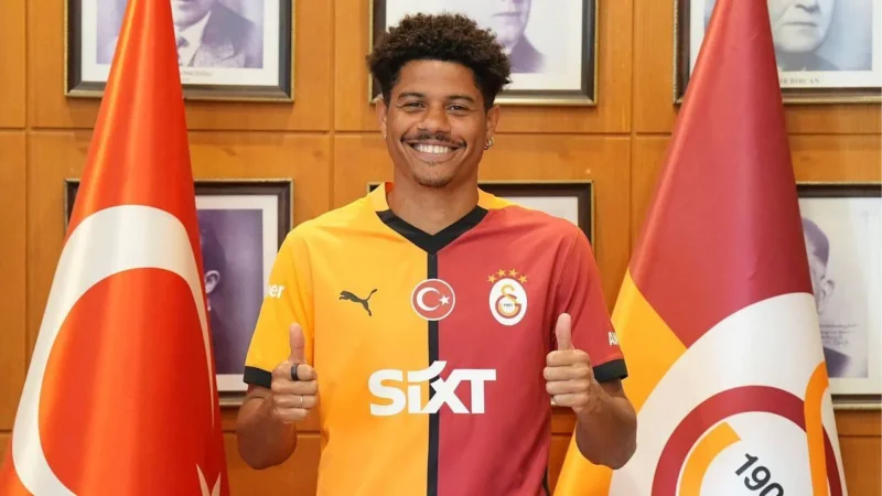 Galatasaray, sosyal medya hesabından yaptığı paylaşımla yeni transferi Gabriel Sara'yı