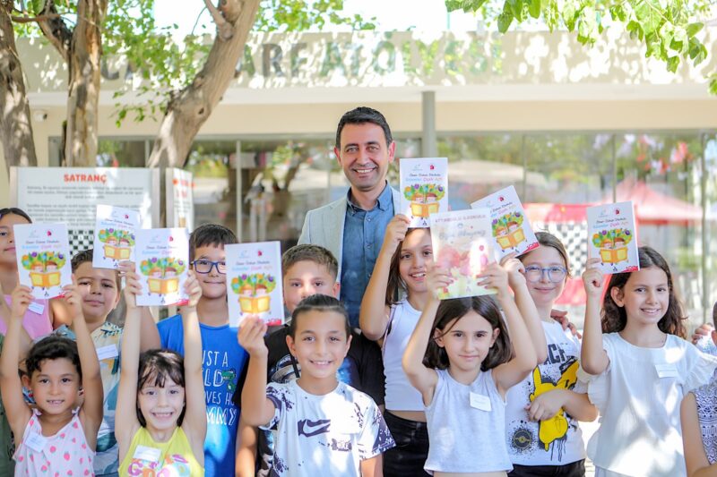 Bayraklı Belediyesinin kitap okuma alışkanlığını artırmak ve kitap okumaya teşvik etmek