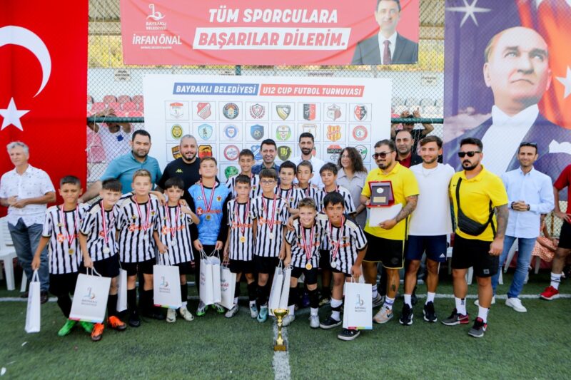 Bayraklı Belediyesinin geleneksel hale getirdiği U-12 Cup Futbol Turnuvası, görkemli