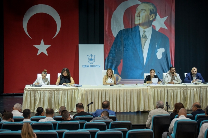 
Ağustos ayının ilk olağan toplantısını gerçekleştiren Konak Belediye Meclisi, yoğun