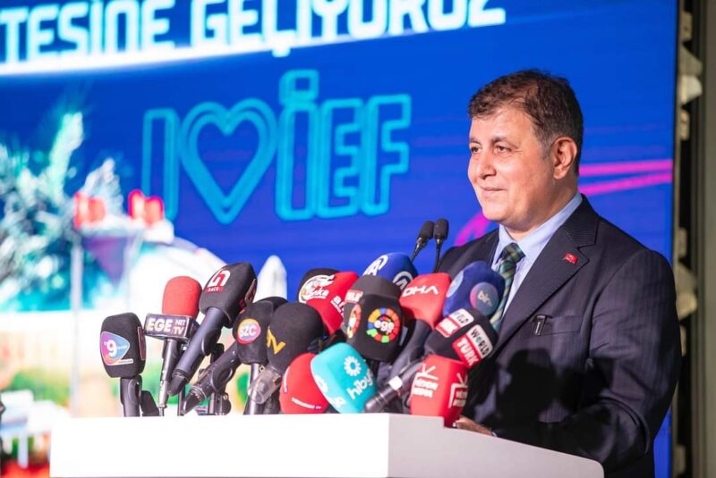 İEF'nin 93. açılış konuşmasını gerçekleştiren İzmir Büyükşehir Belediye Başkanı Cemil