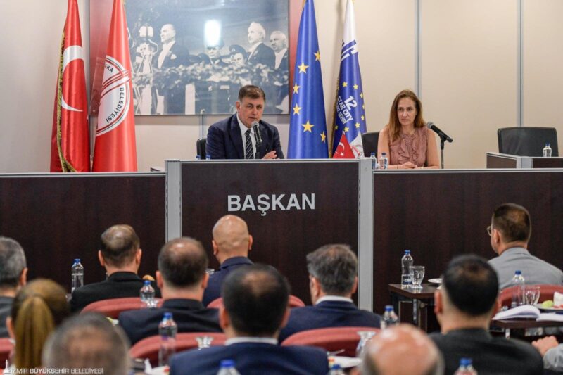 İzmir Büyükşehir Belediye Başkanı Dr. Cemil Tugay, göreve gelmesinin ardından