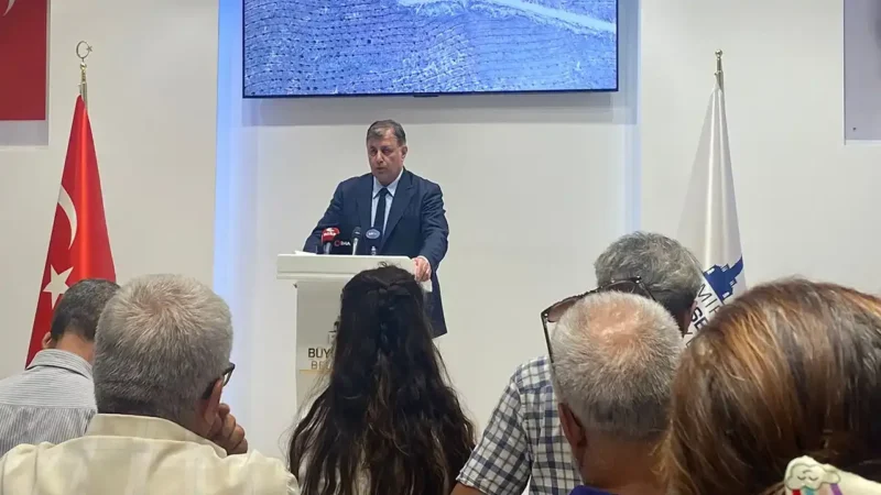 İzmir Büyükşehir Belediye Başkanı Cemil Tugay, Karşıyaka orman yangınına dair