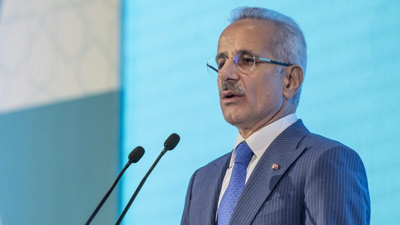 Instagram'a getirilen erişim yasağı ile ilgili açıklama yapan Bakan Uraloğlu,