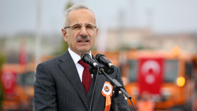 Ulaştırma ve Altyapı Bakanı Abdulkadir Uraloğlu, Instagram yetkilileriyle gerçekleştirdiği toplantının