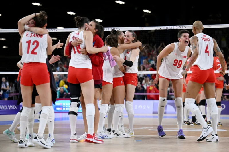 2024 Paris Olimpiyatları'nda yarı finale uzanan Filenin Sultanları, grup aşamasında