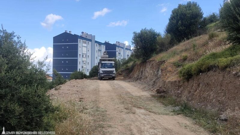 İzmir Büyükşehir Belediyesi, açtığı yeni yollarla kent içi trafiği rahatlatırken,