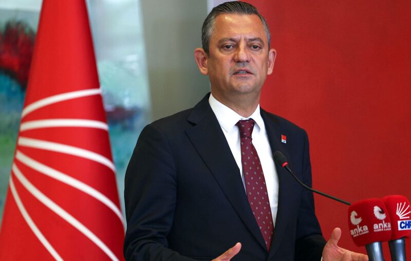 CHP tüzük kurultayı Ankara ATO Congresium Kongre Merkezi’nde başladı. İzleyicilere