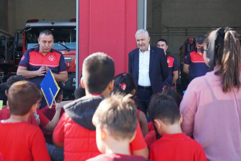 Kemalpaşa Belediye Başkanı Mehmet Türkmen, İtfaiye Haftası dolayısıyla  Kemalpaşa’da görev