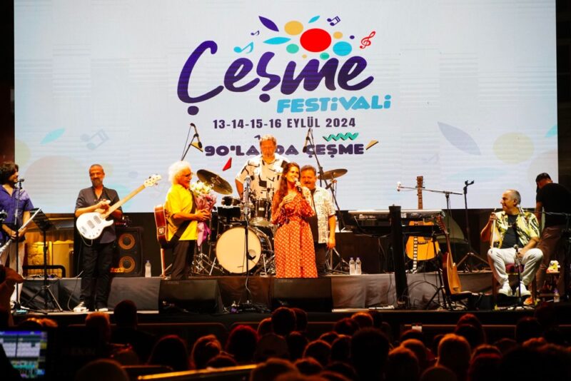 Bu yıl “90’larda Çeşme” teması ile düzenlenen ve kurtuluş coşkusu