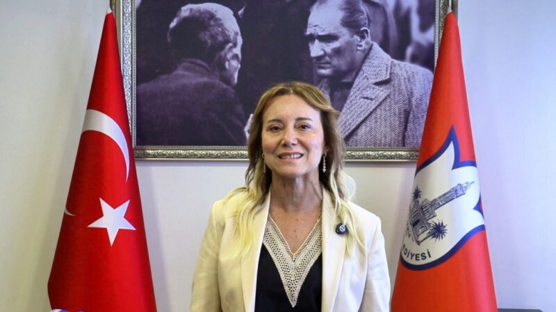 Konak Belediye Başkanı Nilüfer Çınarlı Mutlu, İzmir’in kurtuluşunun 102’nci yılını