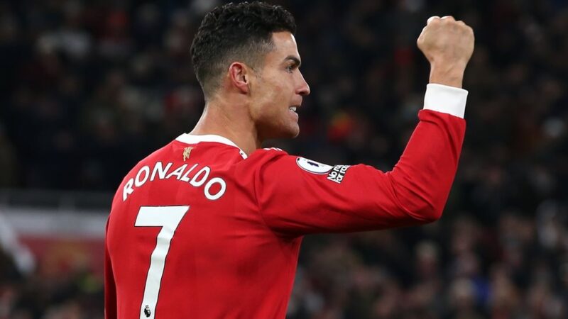 Cristiano Ronaldo, futbol tarihinde 900 gol atan ilk oyuncu olarak