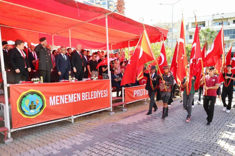 
Ulu Önder Gazi Mustafa Kemal Atatürk önderliğinde Türk ordusunun İzmir’e
