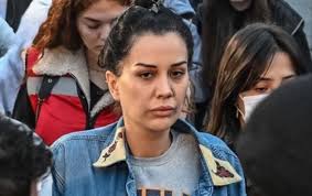 Dilan Polat, sosyal medyada yeniden paylaşım yapmaya başladı. Polat Türk