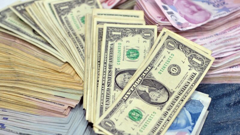Dolar/TL, dün yüzde 0,2 değer kazanarak 34,0672'den kapanırken, bugün bankalararası