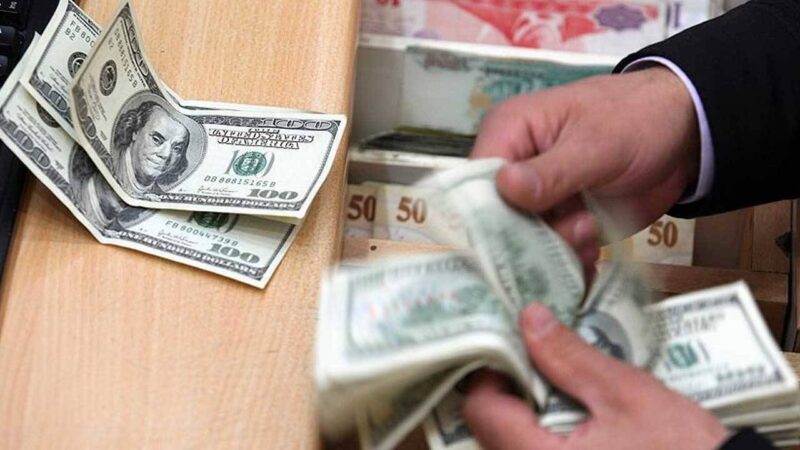 Liranın dolar ve euro karşısındaki eriyişi sürüyor. İstanbul serbest piyasada