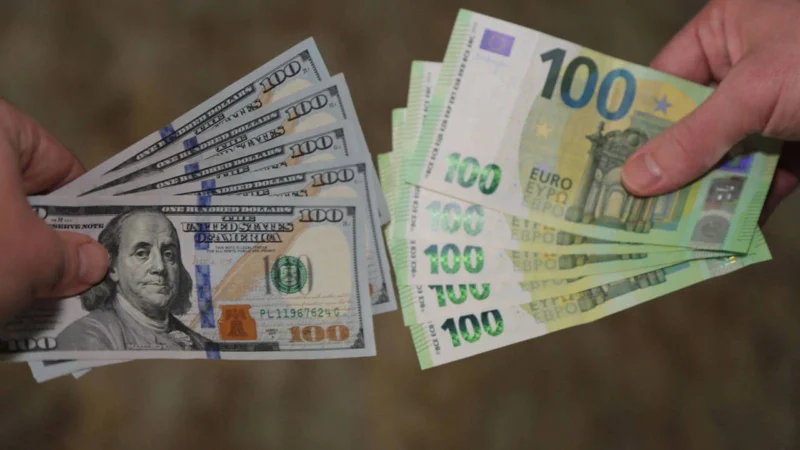 Dolar/TL, dün yüzde 0,2 değer kaybederek 33,9867'den kapanırken, bugün bankalararası