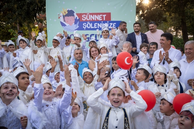 Sünnet çocukları ve aileleri doyasıya eğlendi.Sosyal belediyecilik anlayışıyla halka hizmet