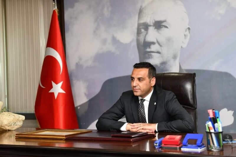 Çiğli Belediye Başkanı Onur Emrah Yıldız, akrabalarını işe aldığı iddialarına