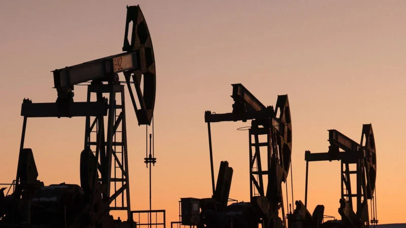 Petrol fiyatları Suudi Arabistan'ın üretim artışına hazırlanması haberiyle düşüşe geçti.