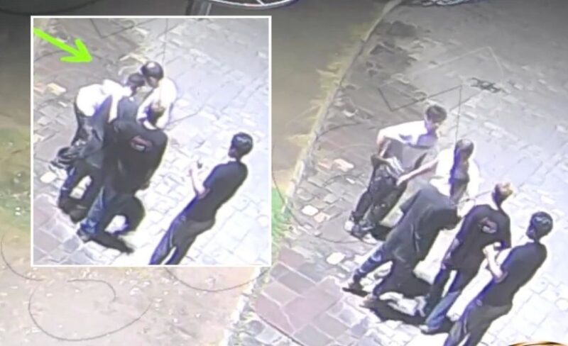 İzmir'de sahil bölgesinde yürüyen bir gencin önünü kesen 3 şüpheli