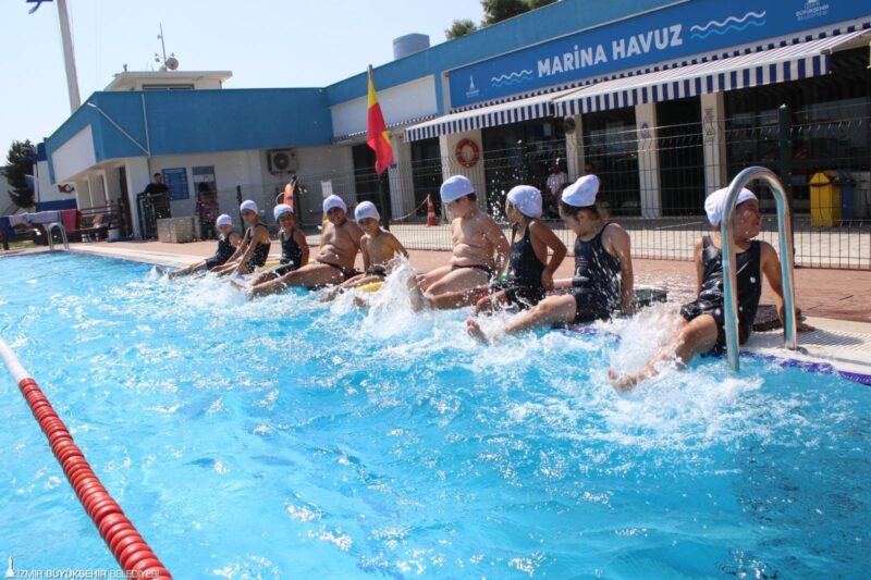 İzmir Büyükşehir Belediyesi’nin haziran ayında başlattığı yaz spor okulları büyük
