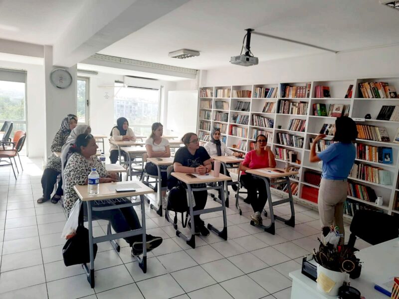 Çiğli Belediyesi, kadınları annelik yolculuğunda destekliyor. 3-6 yaş arası çocuğu