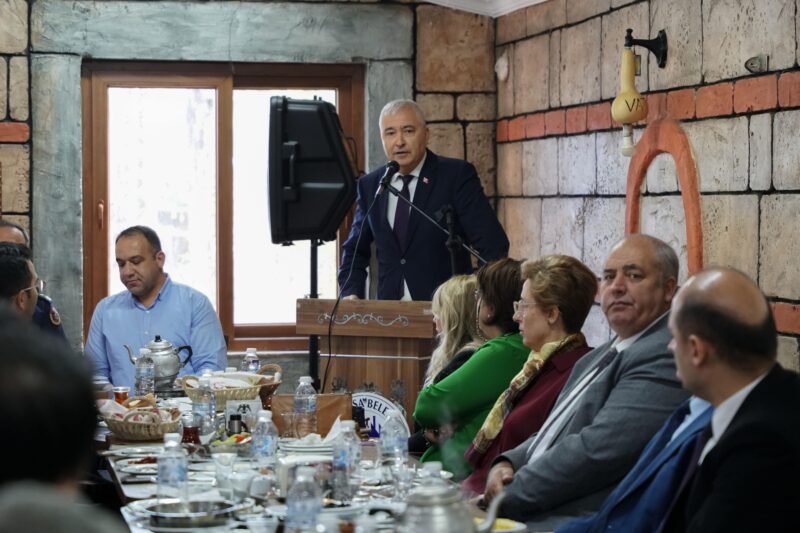 Kemalpaşa Belediye Başkanı Mehmet Türkmen, 19 Ekim Muhtarlar Günü nedeniyle