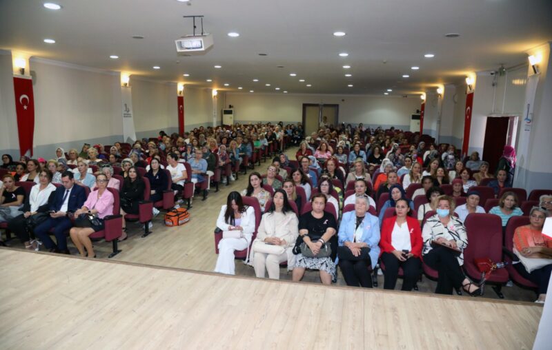 Bayraklı Belediyesi, meme kanseri farkındalığını artırmak amacıyla uzman hekimlerin katılımıyla