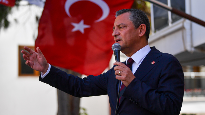 Cumhuriyet Halk Partisi Genel Başkanı Özgür Özel, anayasanın değiştirilemez maddelerine